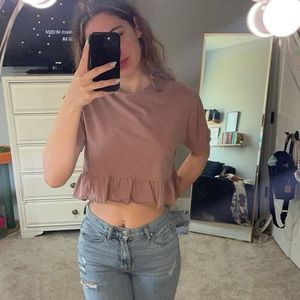 Pink cropped tshirt with ruffles